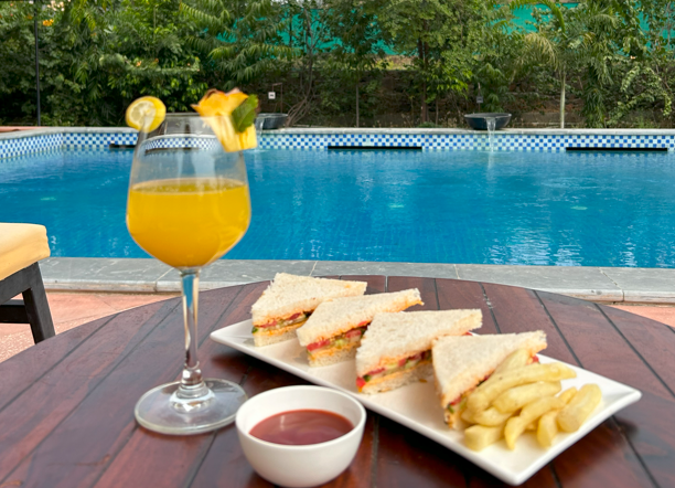 Pool Side Dinning